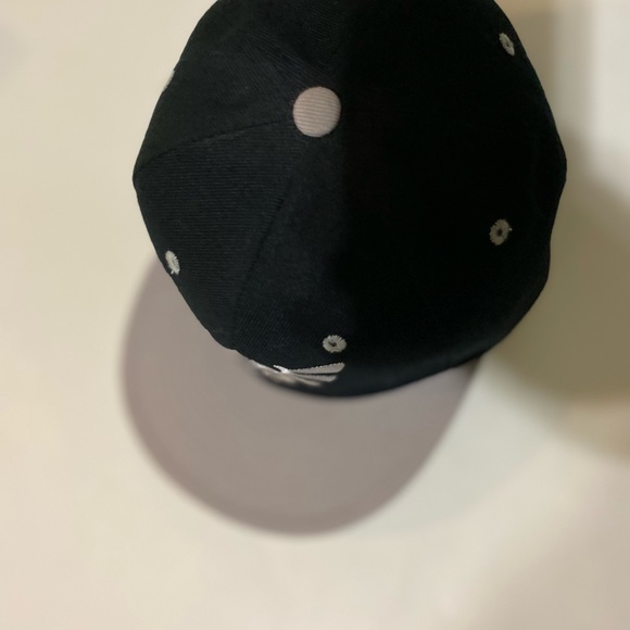 City hunter black and silver adjustable hat - Picture 2 of 7